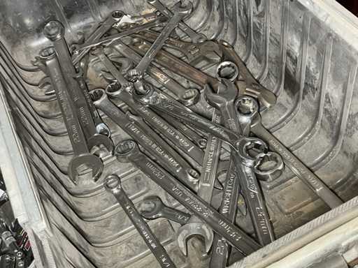 Un lot de chei diferite