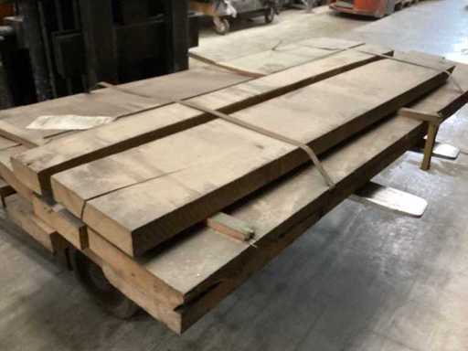 Maple Pacific planed / boards edged on 4 sides / 1.90m long / max width board 26cm / thickness board 50mm / dry air-dried