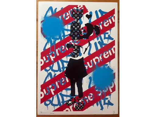 DEATH NYC : Banksy Bomb Hugger Girl