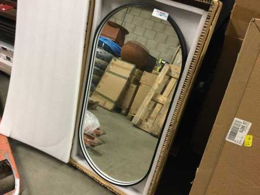 Oglind? oval? pentru baie cu iluminare LED ?i înc?lzire.