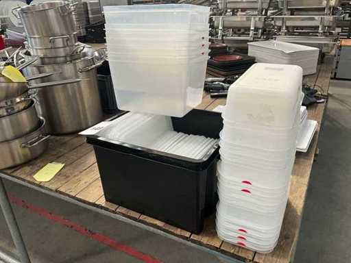 Kunststof bak met deksel (18x)