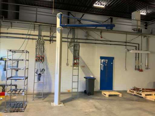 Grue à flèche à colonne