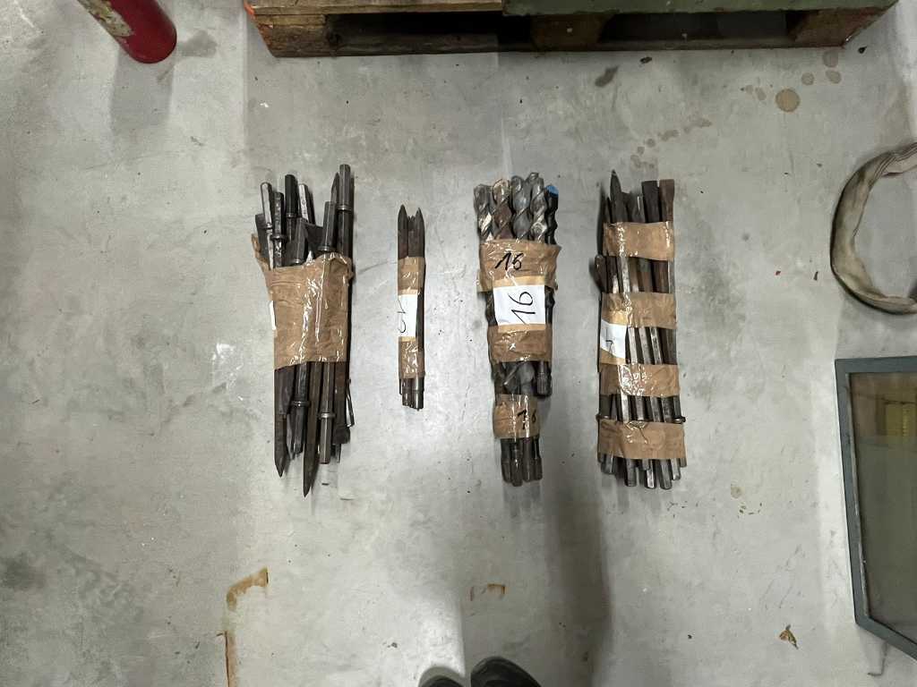 Batch of machine attachments / drills / chisels for concrete (partly unused)
