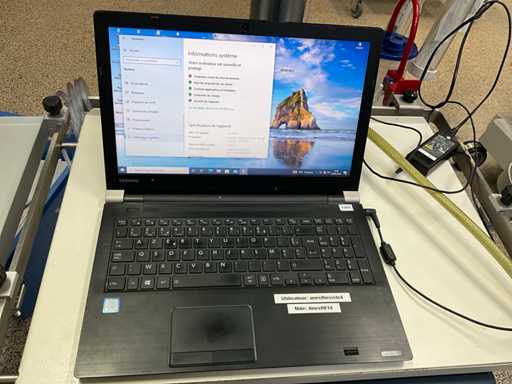 TOSHIBA SATELLITE PRO A50-D-12T Laptop