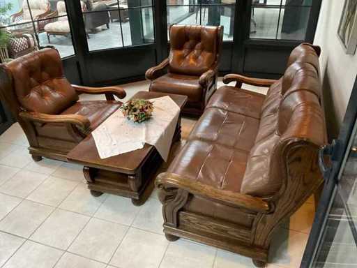 Bankstel met fauteuils en salontafel