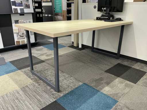 Tavolo della conferenza