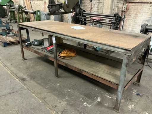 Metal workbench