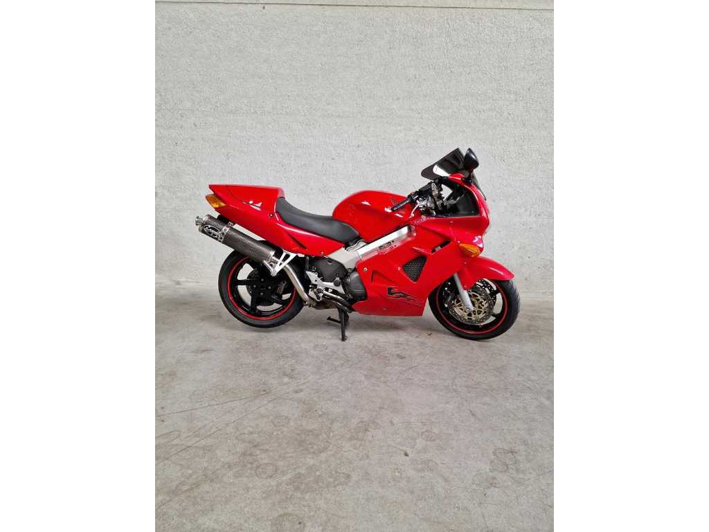Motocicletta Honda VFR 800