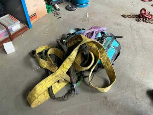 Batch of various hoisting equipment