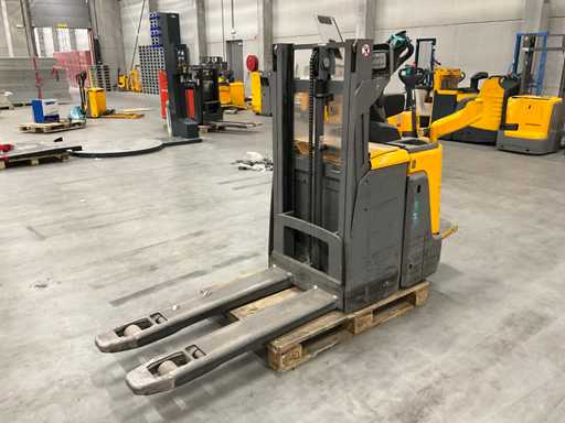 Jungheinrich ERD 220 Stapelaar