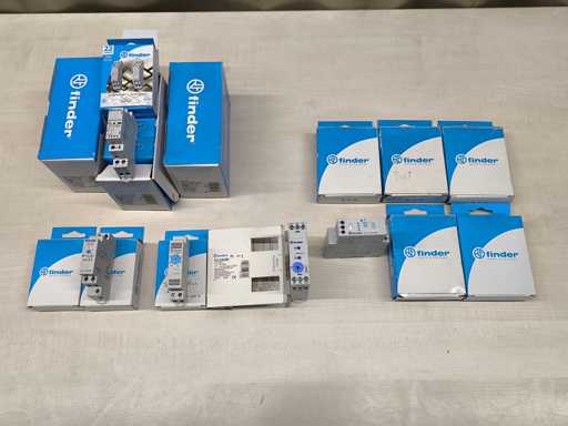 FINDER S.P.A.  Industrielle Steckverbinder, Verteilermodule, Adapter und Zubehör