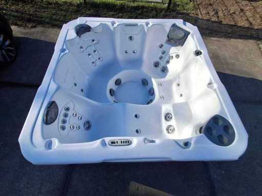 Demension one 6 persoons Jacuzzi en buitenspa
