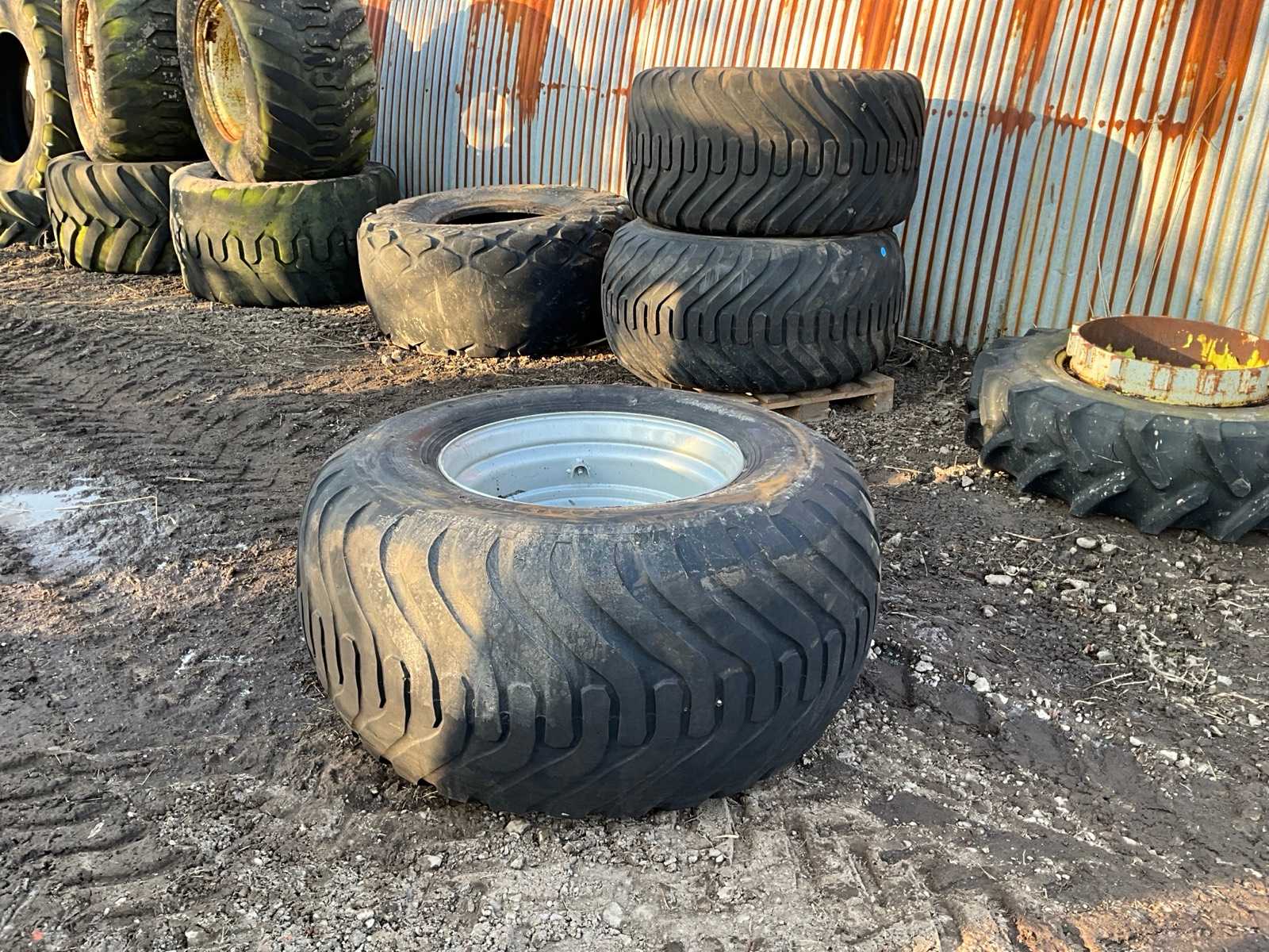 Altura Tire with rim (3x)