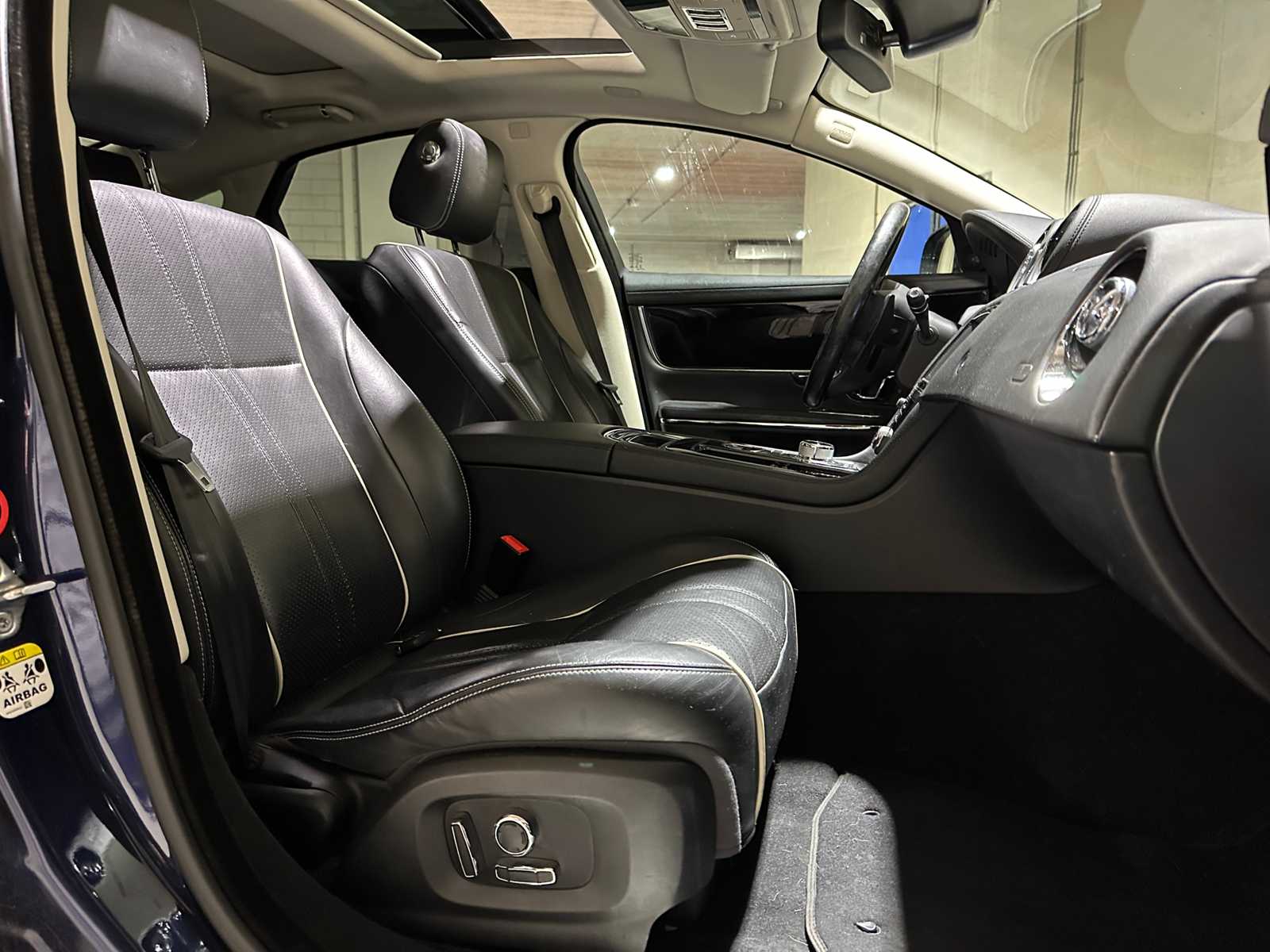 Jaguar XJ 3.0 D Premium Luxury 300hp 2016, RV-612-X
