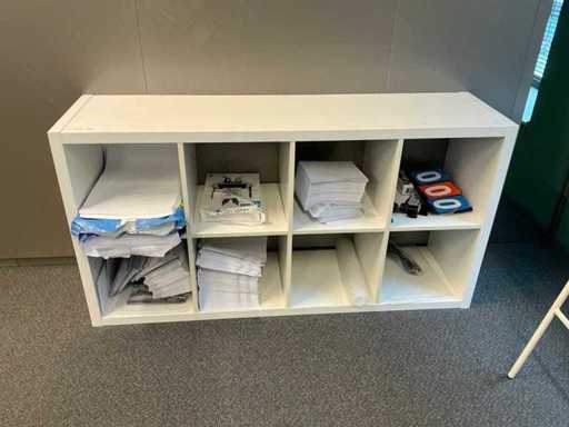 Szafka na przedziały Ikea z zawartością