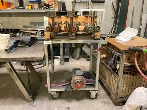 Chariot de rangement avec contenu