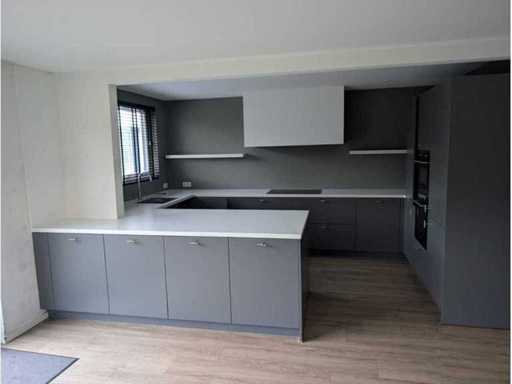 Keuken met apparatuur