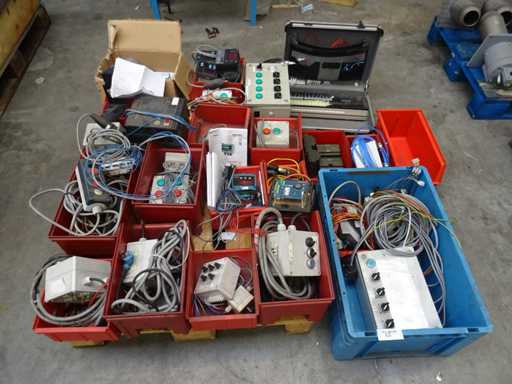 Série d’instruments et d’accessoires de mesure et de test