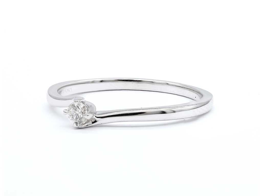 14 KT White gold Ring With Natural Diamonds
