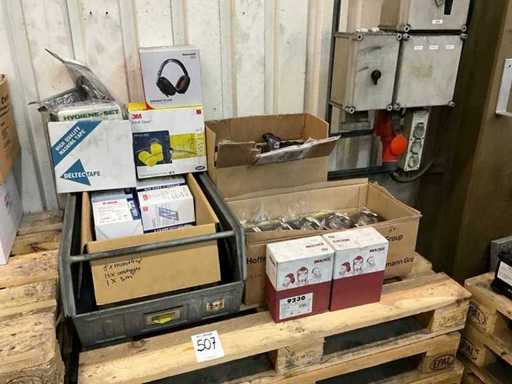 Divers gants de travail et équipements de protection