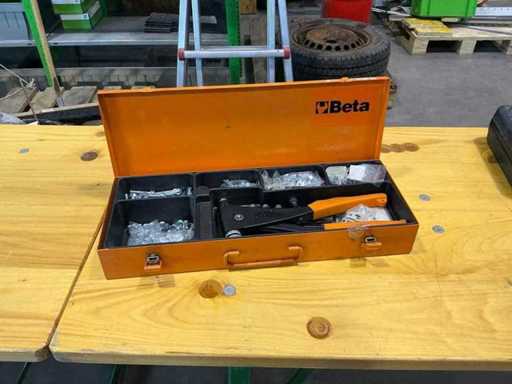 Pinces rivetantes thermoformées bêta avec accessoires