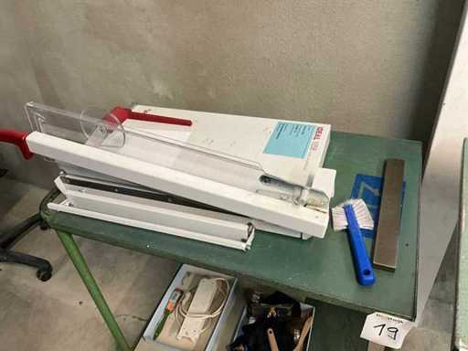 Idealna gilotyna 1058 z wózkiem bez zawartości