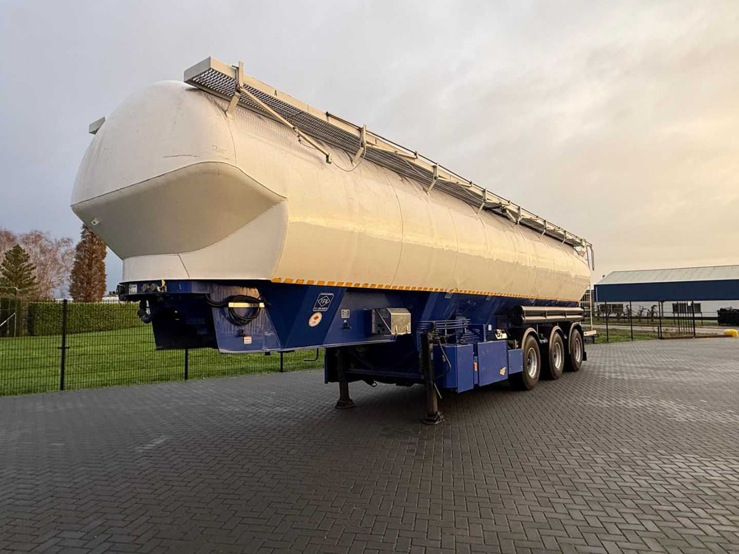 feldbinder – Bulk trailer – 2009 – 68 cubic meters – FFB – 7 compartments – Trailer – OK-79-XD