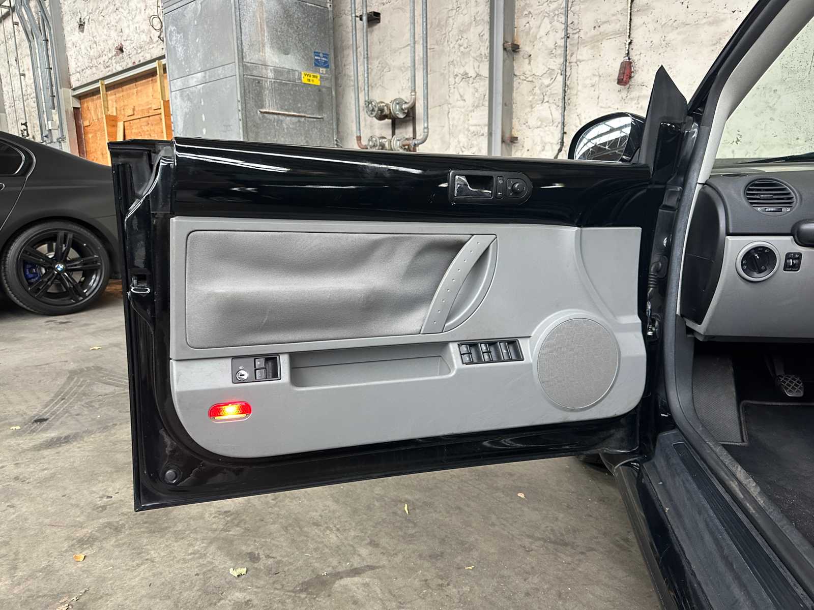 Volkswagen New Beetle Cabriolet 1.4 Turijn 75pk 2003, TH-271-J