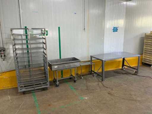 Verschiedene Edelstahlmöbel (4x)