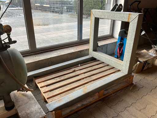 Furc? pentru palete cu suspensie în trei puncte