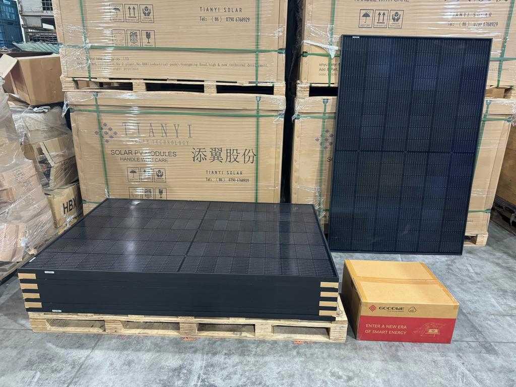 Tianyi - ensemble de 10 panneaux solaires entièrement noirs (410 wc) et 1 onduleur Goodwe GW3600D-NS (1 phase)