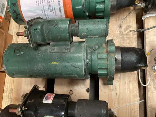 Electrical engine starter