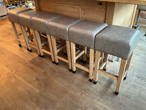 Hutten - Barkruk met lederen zitting (6x)