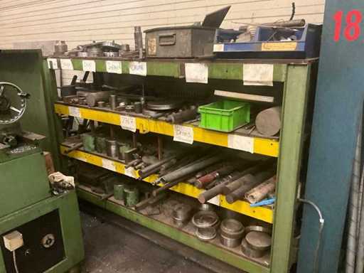 Série de différentes pièces et accessoires de machines