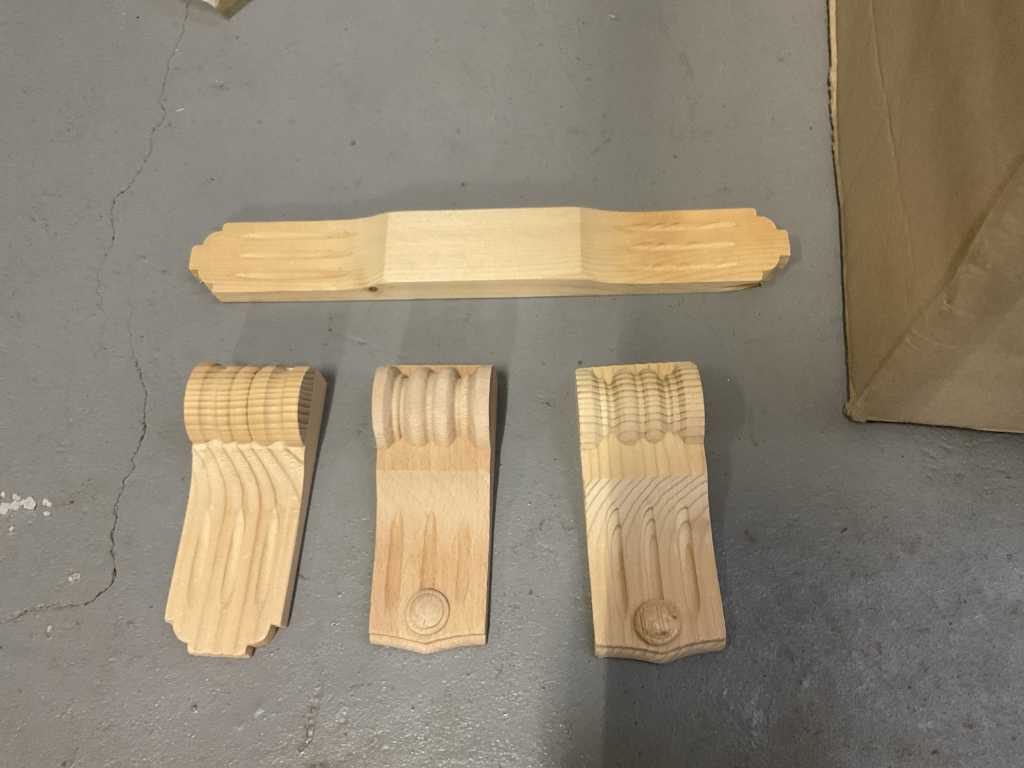 Partia różnych sneków z drewna świerkowego i bukowego