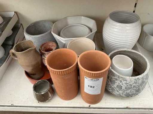 Batch of flower pots