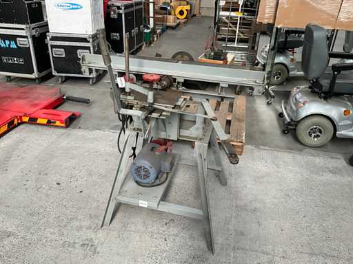 Boorconstructie/machine op metalen onderstel