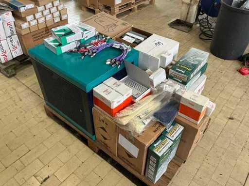 Lagerbestand an Zubehör, Ersatzteilen und Lagerbeständen