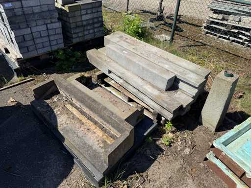 Partij betonpalen - Hout betonschutting