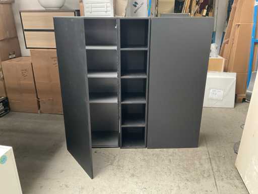 Kastenwand mat zwart