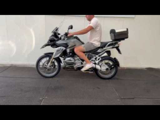 b7d3fb2f-2470-4fbc-a458-4b66f4da1ea0.mp4