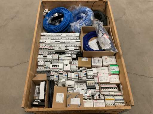 Partia materiałów instalacyjnych