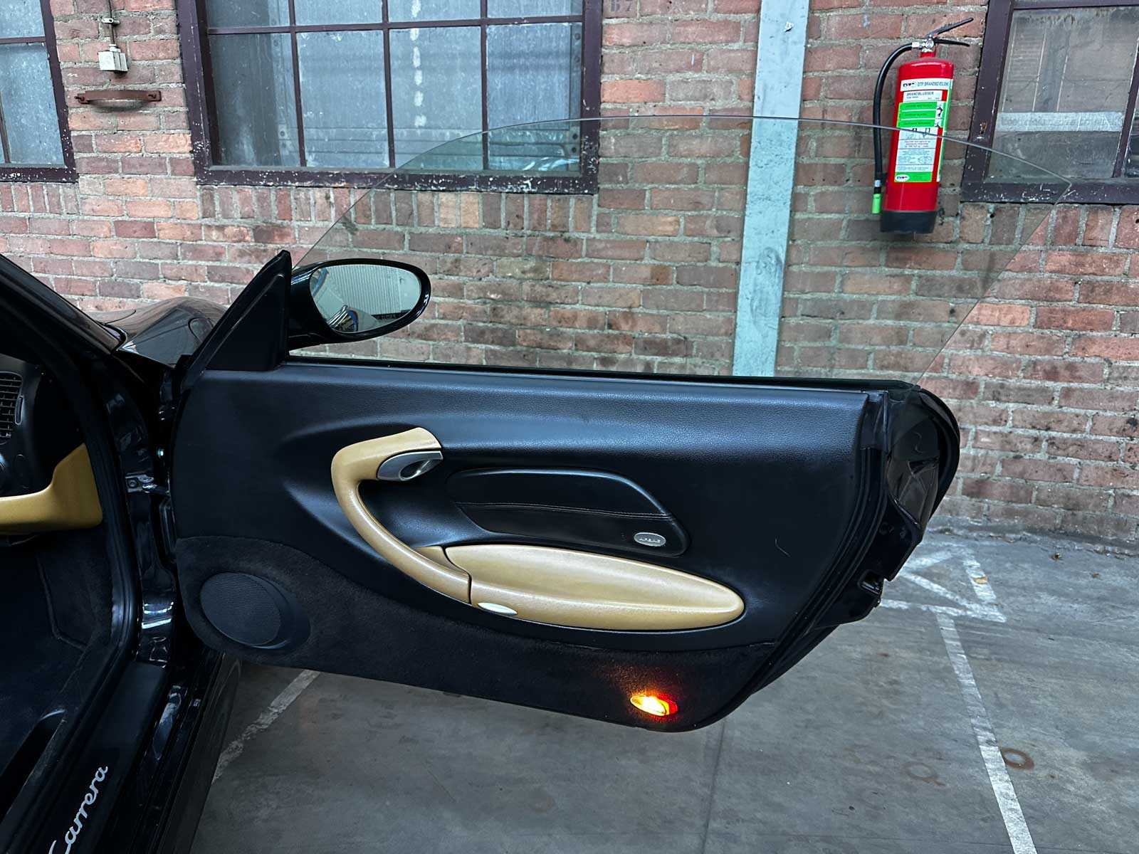 Porsche 911 Carrera Cabriolet 3.6 996 320pk 2004 HANDGESCHAKELD -Youngtimer-