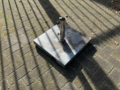 Concrete parasol base