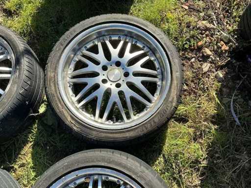 Jeu de pneus avec jante Jante