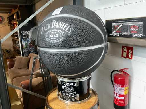 Jack Daniels Basketball mit Tom
