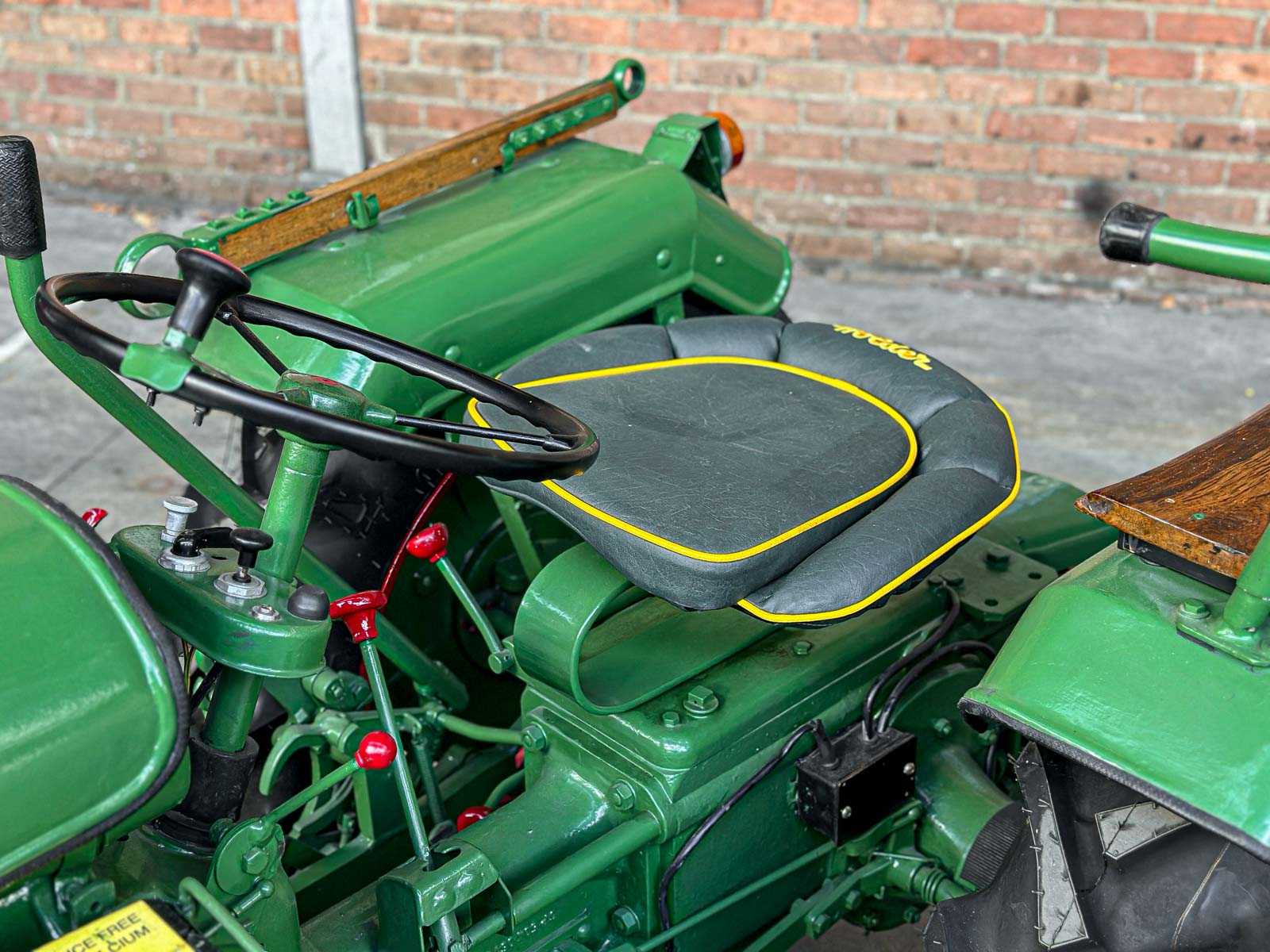 Holder 1955 1-Cilinder Oldtimer Tractor + Originele Melkwagen, TRH-44-X