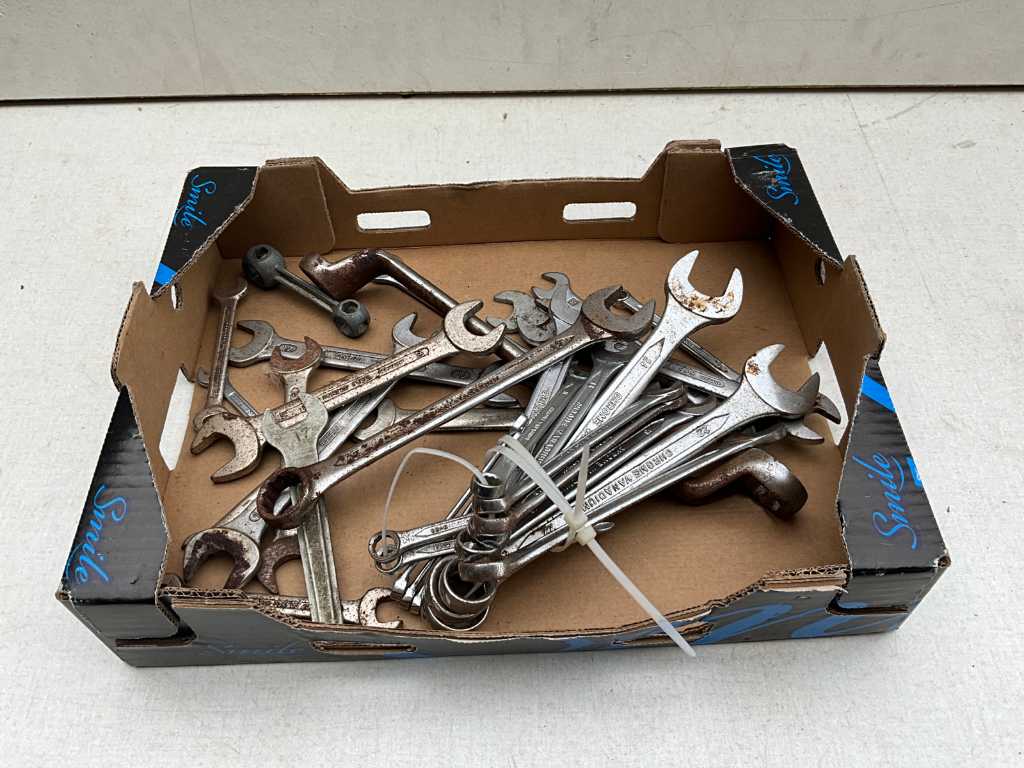 Accessory hand tools (35x)