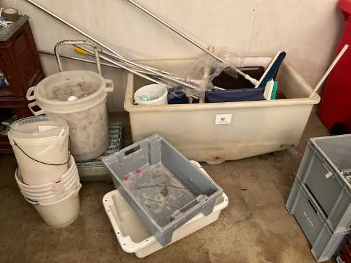 33 bacs en PVC différents