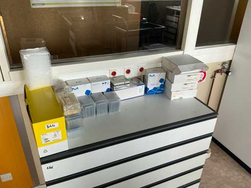 Tips and laboratory accessories